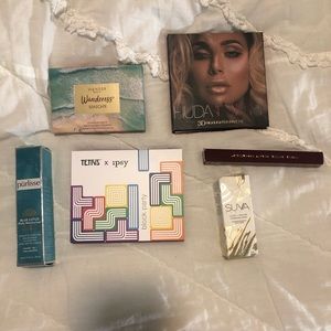 Huda Beauty Highlighter Palette